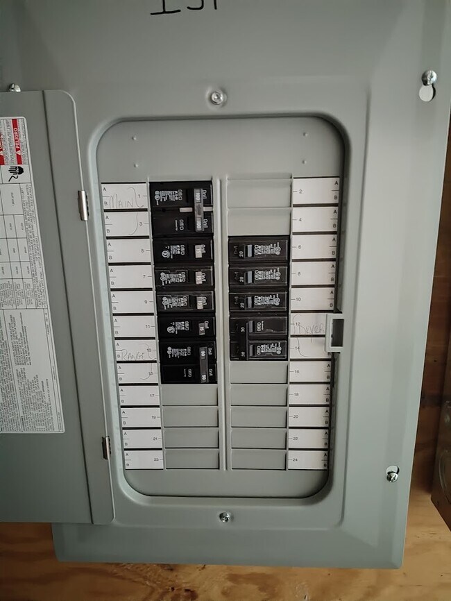 951 Maple St unit Maple 3rd Floor, Fall River, MA 02720 - photo 5