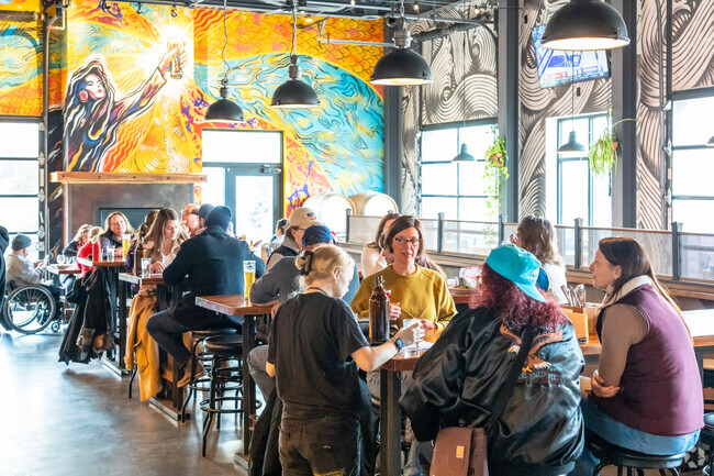 Meadow Crossing residents can get a cool brew at Full Mile Beer Company.