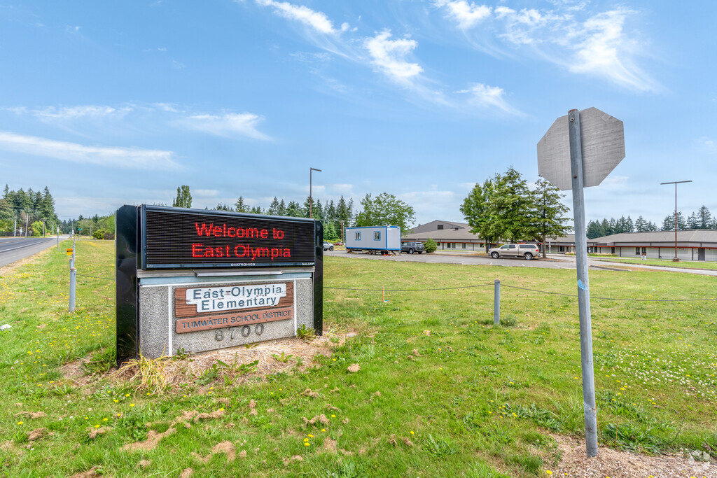 East Olympia Elementary School has an enrollment of 495 students.