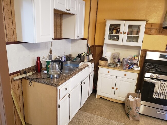 1366 E 45th St, Cleveland, OH 44103 - photo 2