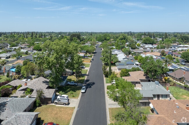Many of the streets don't have sidewalks in Cordova Vineyards but they make up for it in width.