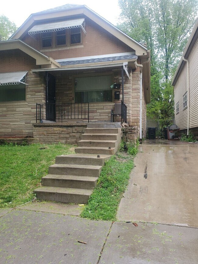3172 N 30th St Unit 3172A Upper, Milwaukee, WI 53216