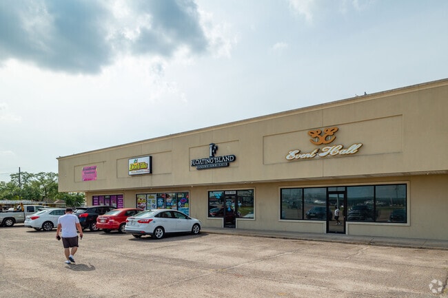 Read Boulevard West locals love to have a drink at Floating Island Bakery and Cafe.