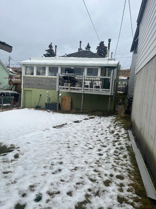 406 W Daly St, Butte, MT 59701 - photo 2