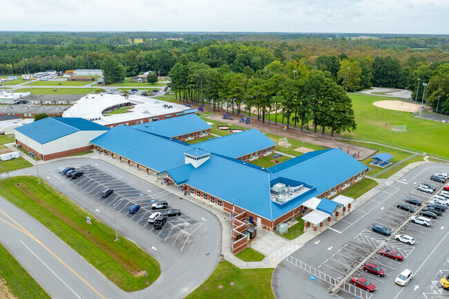 According to Niche.Com, Camden Intermediate School has a student-teacher ratio of 16 to 1.