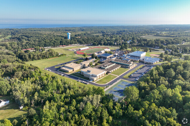 Harbor Creek Senior High School has a student-teacher ratio of 14 to 1.
