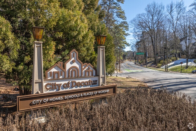 Glennwood Estates is a popular Decatur suburb about a 25-minute drive from Atlanta.