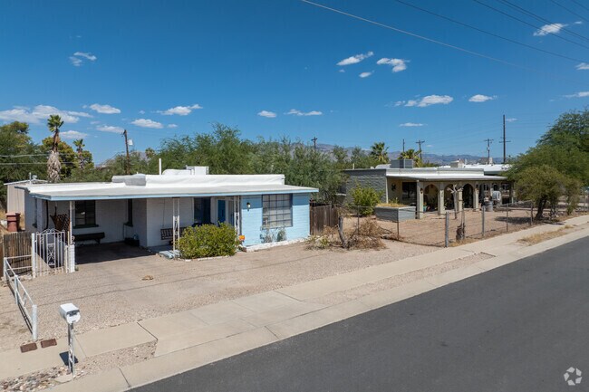 Balboa Heights consists of traditional ranch-style homes built in the mid-twentieth century.