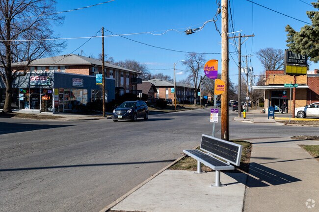 The DART bus system gives Highland Park residents easy access to the rest of the city.