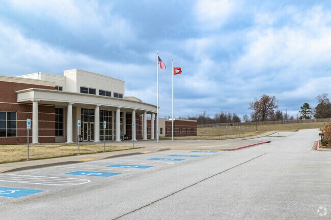 Lakeside Junior High School has a student-teacher ratio of 12 to 1.