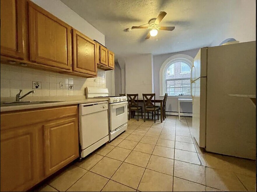 186 Naples Rd unit 3, Brookline, MA 02446 - photo 1