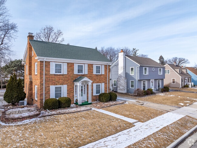 Older historical homes are found closer to Neenahs downtown center.