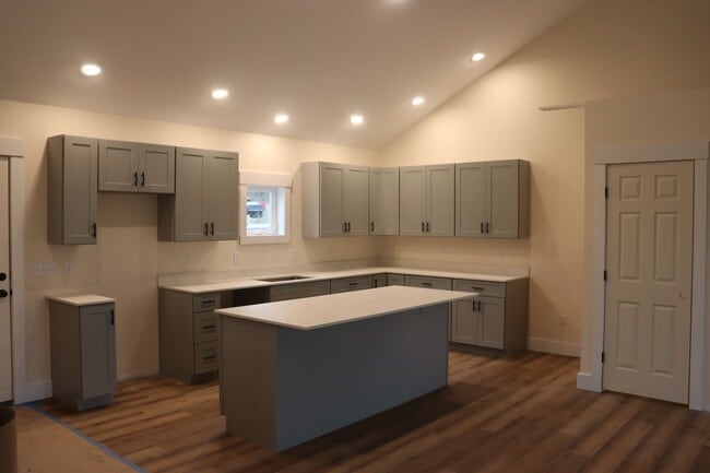 1785 Kellogg Rd, Saint Albans City, VT 05478 - photo 4