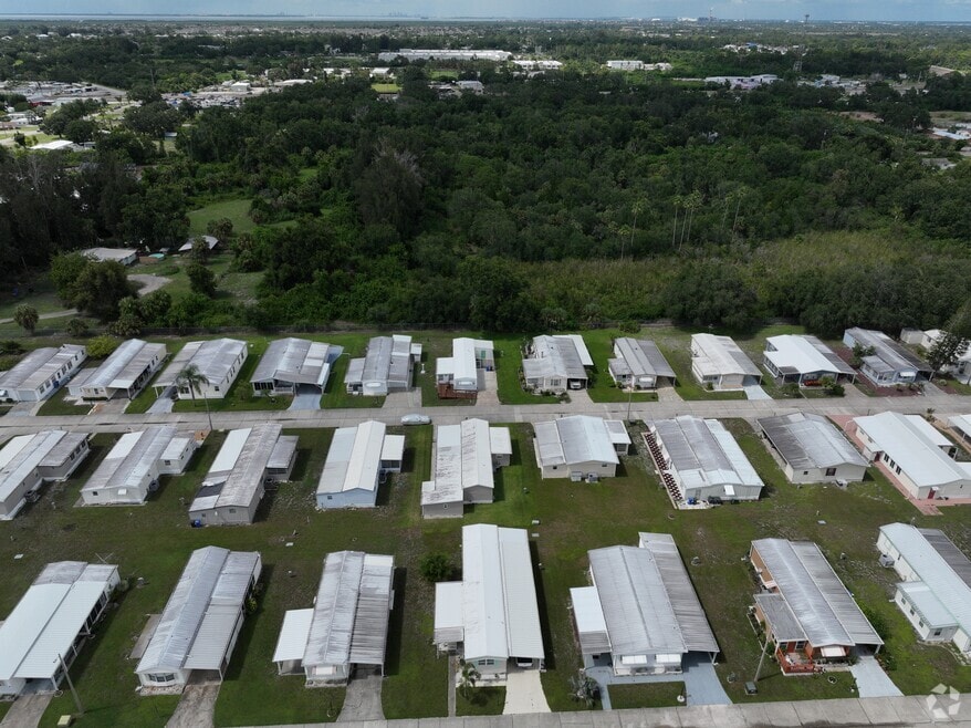 1710 7th St SW unit 82, Ruskin, FL 33570 - photo 2
