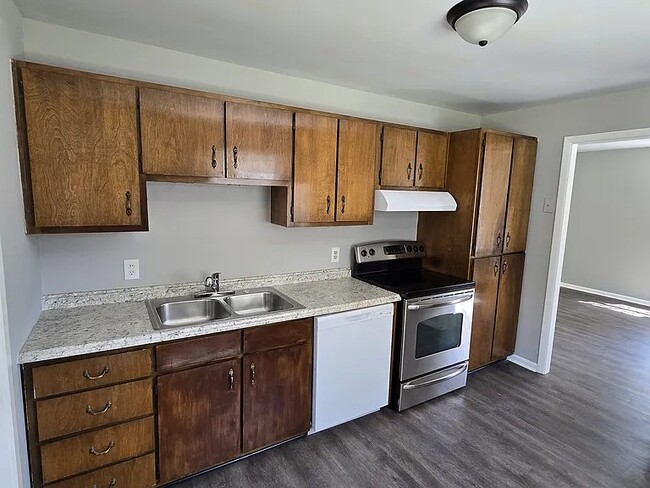 125 Tinker Blvd, Warner Robins, GA 31093 - photo 3