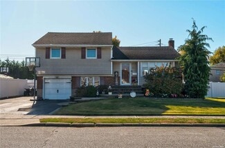 20 Gates Ave, Plainview, NY 11803