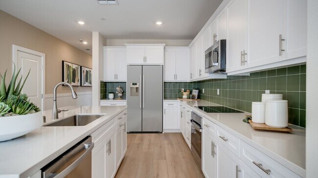 31669 Viviante Dr, Winchester, CA 92596 - photo 5