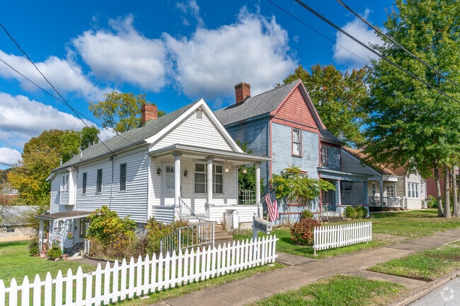 Styles in Park View vary from Victorian-influenced designs to midcentury cottages & ramblers.