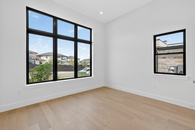 10105 Milky Way Dr, Austin, TX 78730 - photo 6