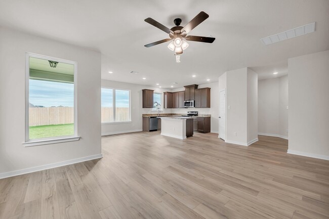 905 James Parker Cir, Killeen, TX 76542 - photo 4