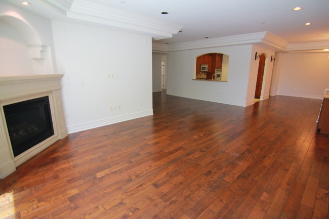 10640 Woodbridge St unit 202, North Hollywood, CA 91602 - photo 6