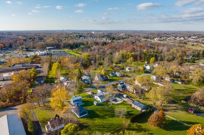 Elma homes exist in residential pockets between forests and fields.