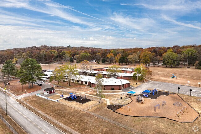 Weatherly Heights Elementary School scored an overall grade of B+ on Niche.