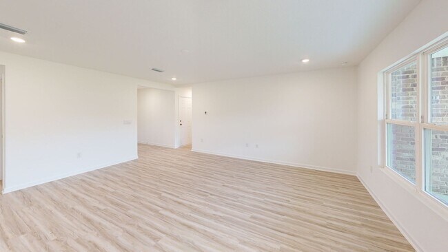 209 Mill Point Cir, Calera, AL 35040 - photo 3