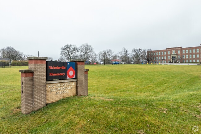 The student population of Nicholasville Elementary School is 448 and the school serves 1-5.