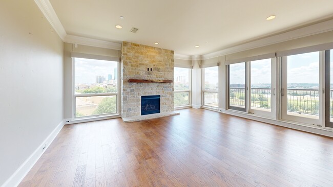 501 Samuels Ave unit 510, Fort Worth, TX 76102 - photo 2