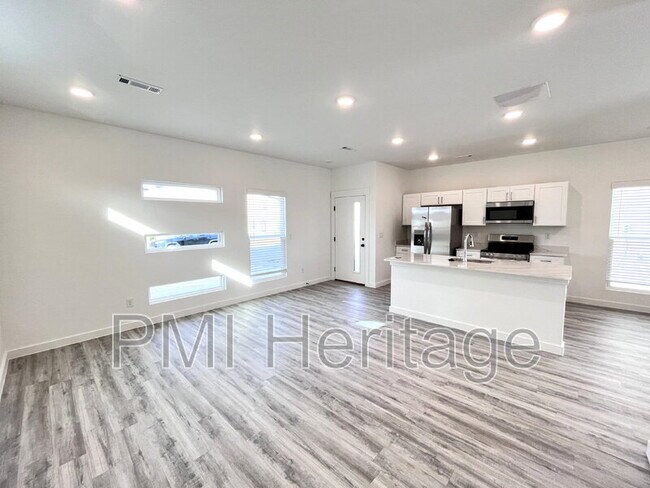 841 Reading Rr Ln, Centerton, AR 72719 - photo 5