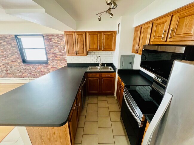 Sixty Thirty Condominium unit 1002, Chicago, IL 60660 - photo 5