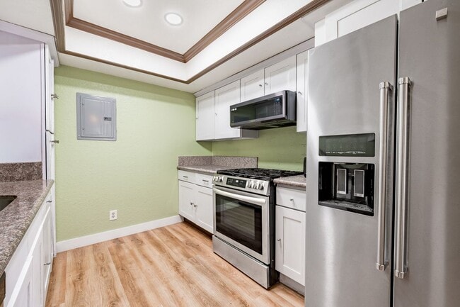 9006 Stacie Ln, Anaheim, CA 92804 - photo 6