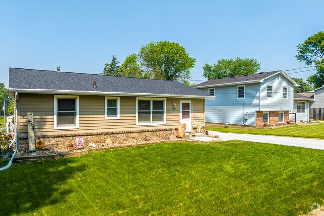 Ranches and split-levels are the two most popular styles of homes in Ewing Woods-Evergreen.