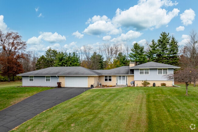 Bi-level homes provide Michigan Center residents with a larger floor plan option.