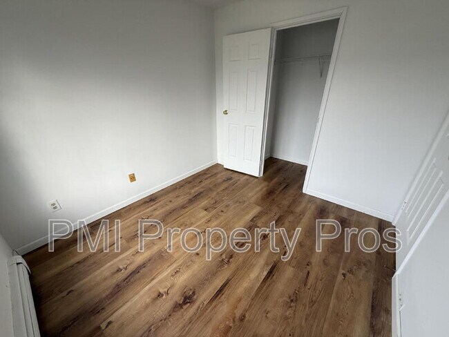 139 Heidel Rd unit 7, Thiensville, WI 53092 - photo 5