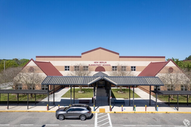 The entrance of the New Berlin Elementary School in Jacksonville.