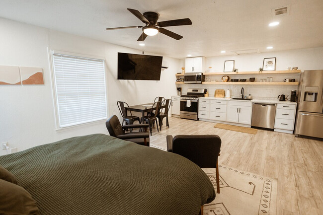 1824 N 12th St unit ID1352454P, Waco, TX 76707 - photo 2