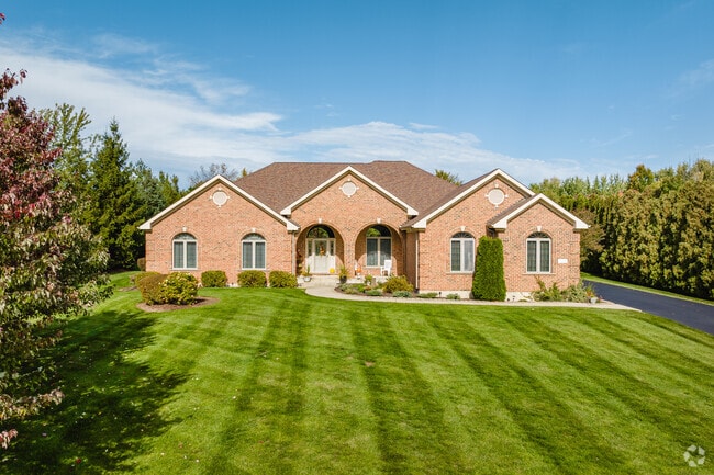 Grand ranch style homes with tidy lawns can be found near some cul-de-sacs in Regency.
