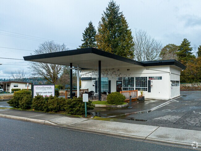 The Cloudbreak Café in Kennydale is a local favorite for coffee and drinks.