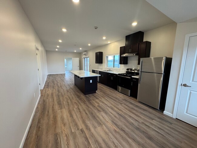 2 Bedroom entry/kitchen