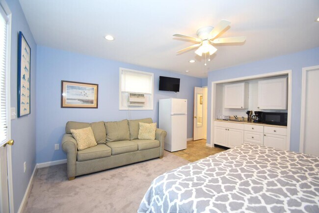 7702 Coastal Hwy unit Efficiency, Ocean City, MD 21842 - photo 6