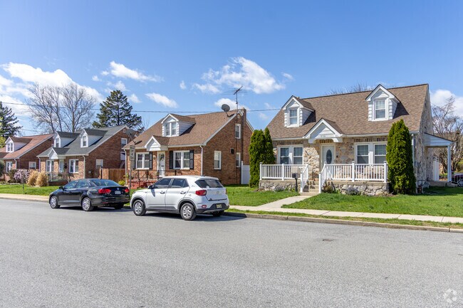 All of the streets in Devers have sidewalks allowing easy access to nearby parks and shopping centers.