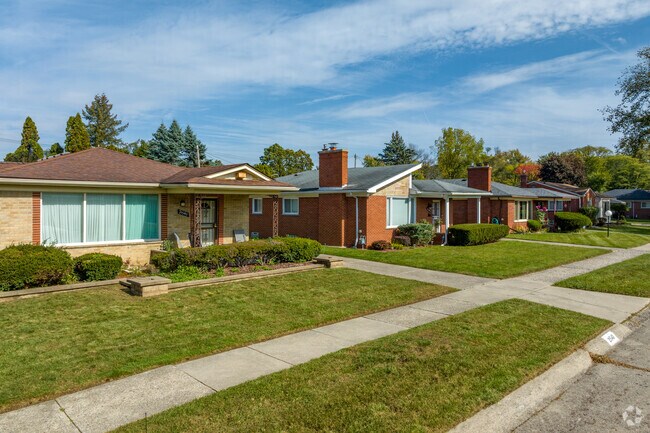 Owners take great pride in maintaining their homes in Evergreen Lahser.