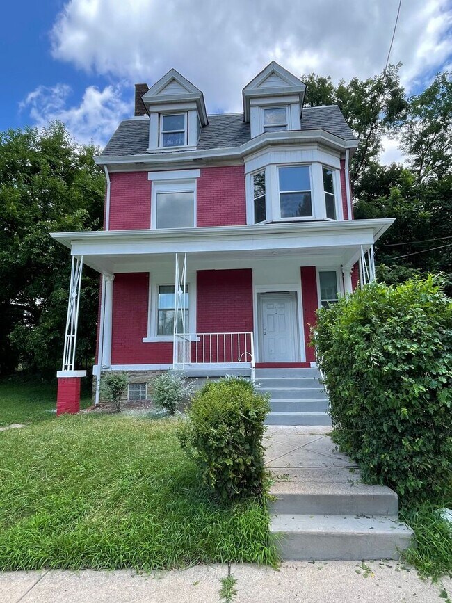 8017 Susquehanna St Unit 2, Pittsburgh, PA 15221