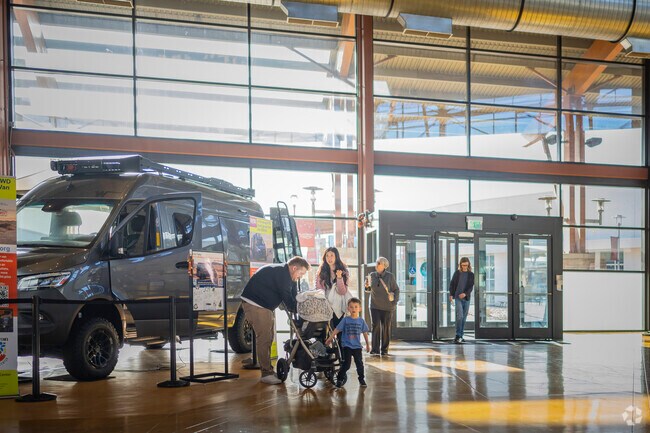 Explore Broomfield's Flatirons Mall for the best in shopping, dining, and fun.