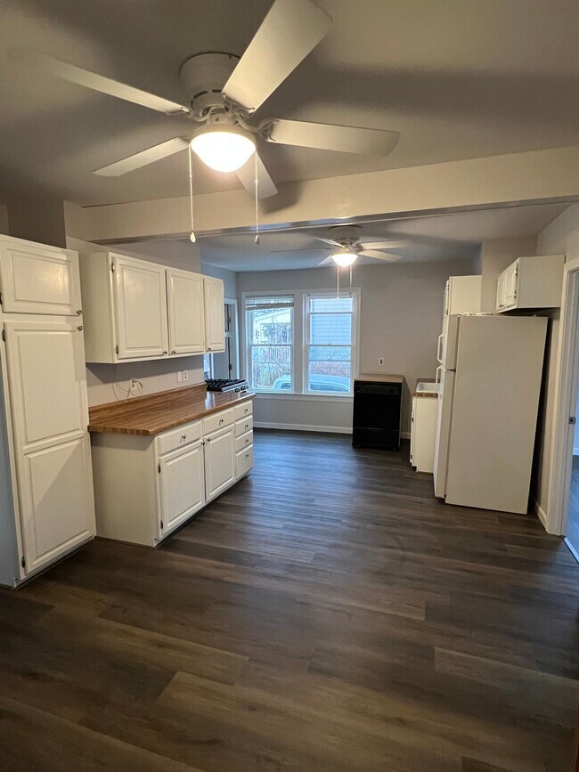 45 Middle St unit 1, Leominster, MA 01453 - photo 3