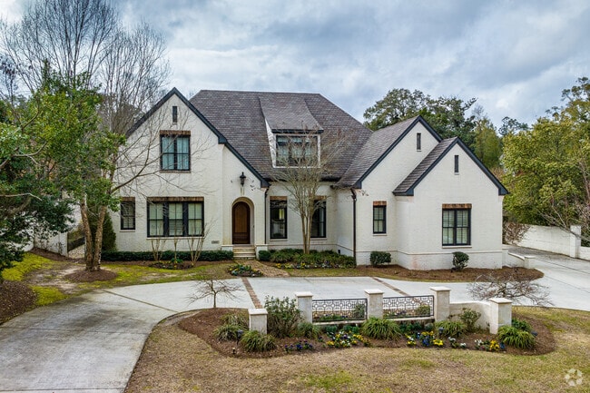 Midcentury Modern Homes in College Park, have long expansive driveways with tall windows.