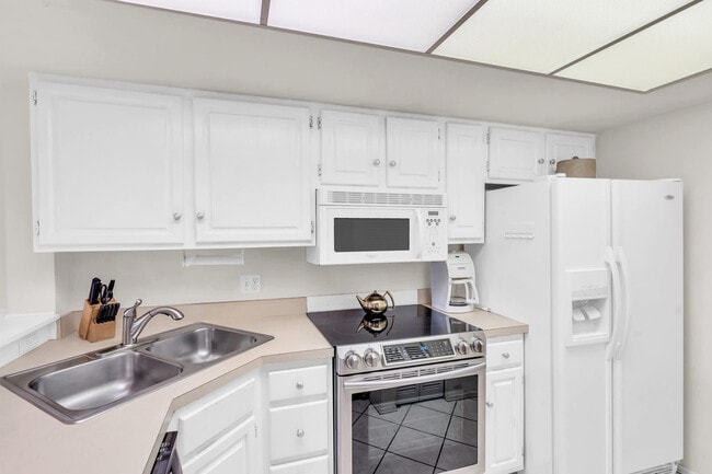 600 Neapolitan Way unit FL2-ID1073550P, Naples, FL 34103 - photo 5