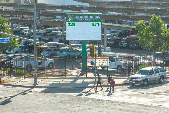 The signage of Perris High School offers essential information and a warm welcome.